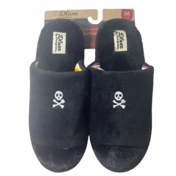 NWT Dearfoams Slipper Women's Size 7-8 Black Plush Slide Embroidered Jolly Roger - Picture 1 of 14